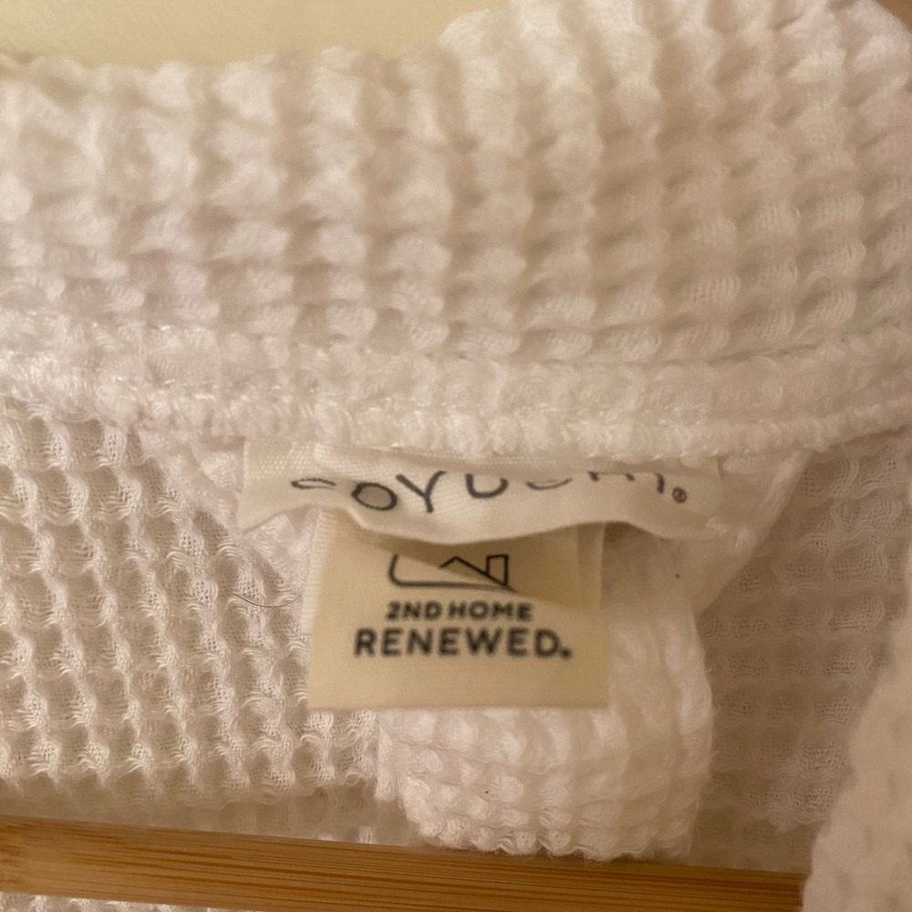 Coyuchi Classic White Textured Robe - Picture 4 of 5